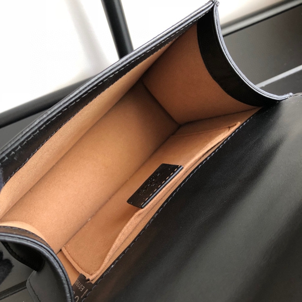 グッチバッグ角部分ディテール
